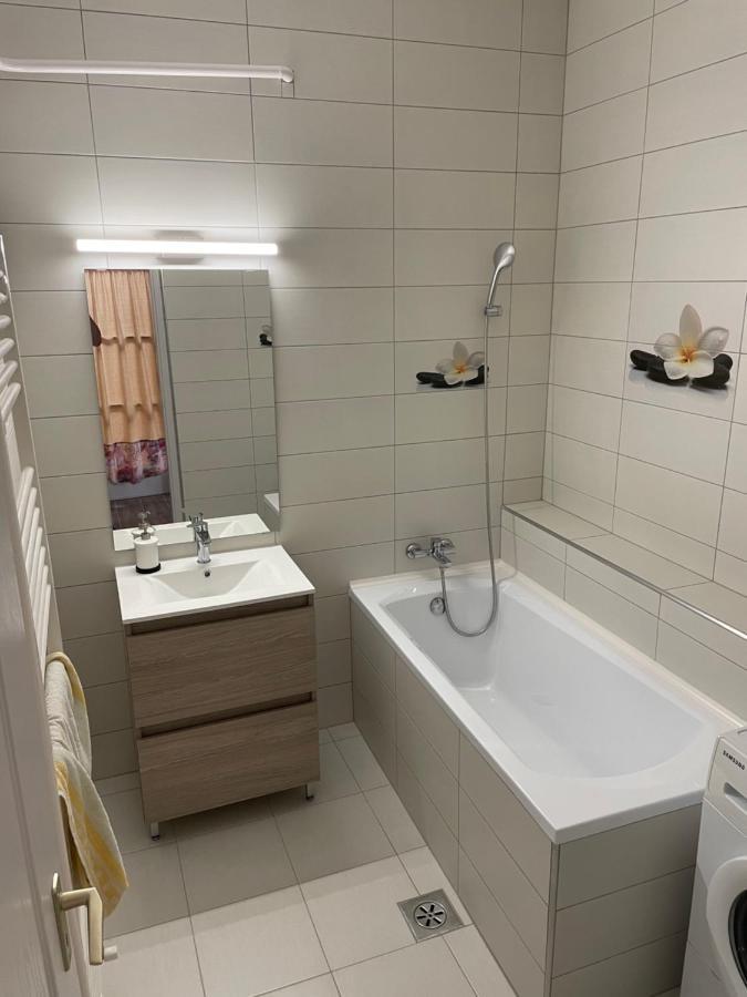 Pingvin Cukraszda Apartman Balatonmáriafürdő Eksteriør bilde